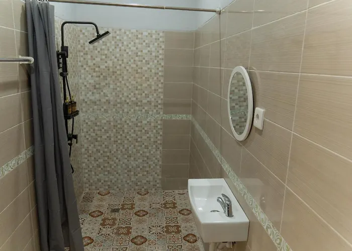 ホームステイ Dara House クタ